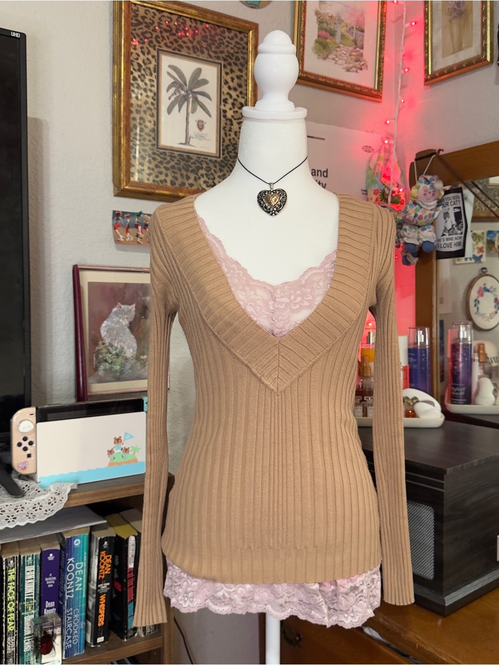 Y2K Ribbed V-Neck Sweater - Picture 5 of 11